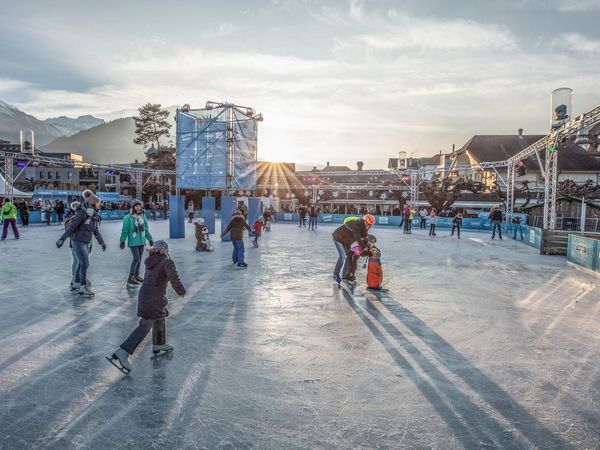 Top of Europe ICE MAGIC Eisfeld in der Abendstimmung