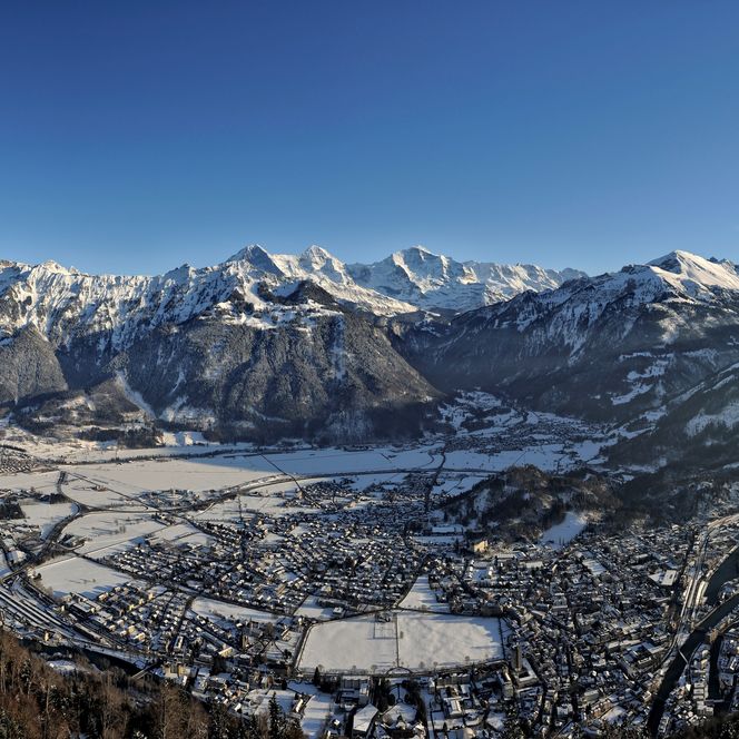 Aussicht über Interlaken vom Harder Kulm im Winter