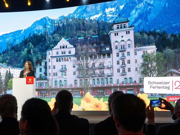 Brigitta M. Gadient, Präsidentin Schweiz Tourismus spricht am Schweizer Ferientag in Interlaken